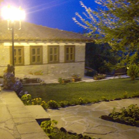 Guest House Zarkova Kushta زيرافنا المظهر الخارجي الصورة