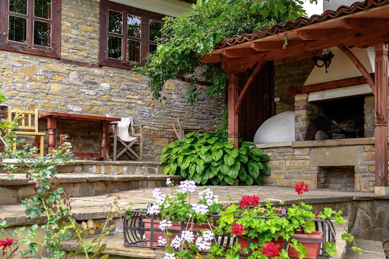 Guest House Zarkova Kushta زيرافنا المظهر الخارجي الصورة