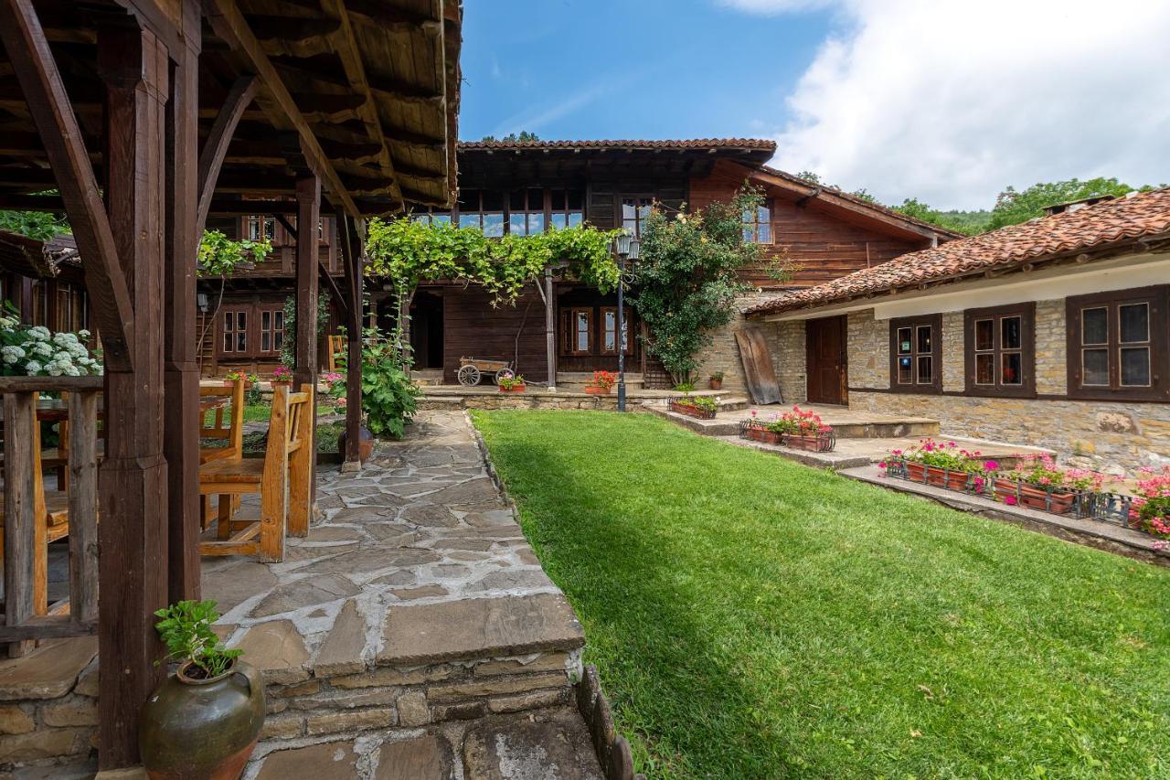 Guest House Zarkova Kushta زيرافنا المظهر الخارجي الصورة