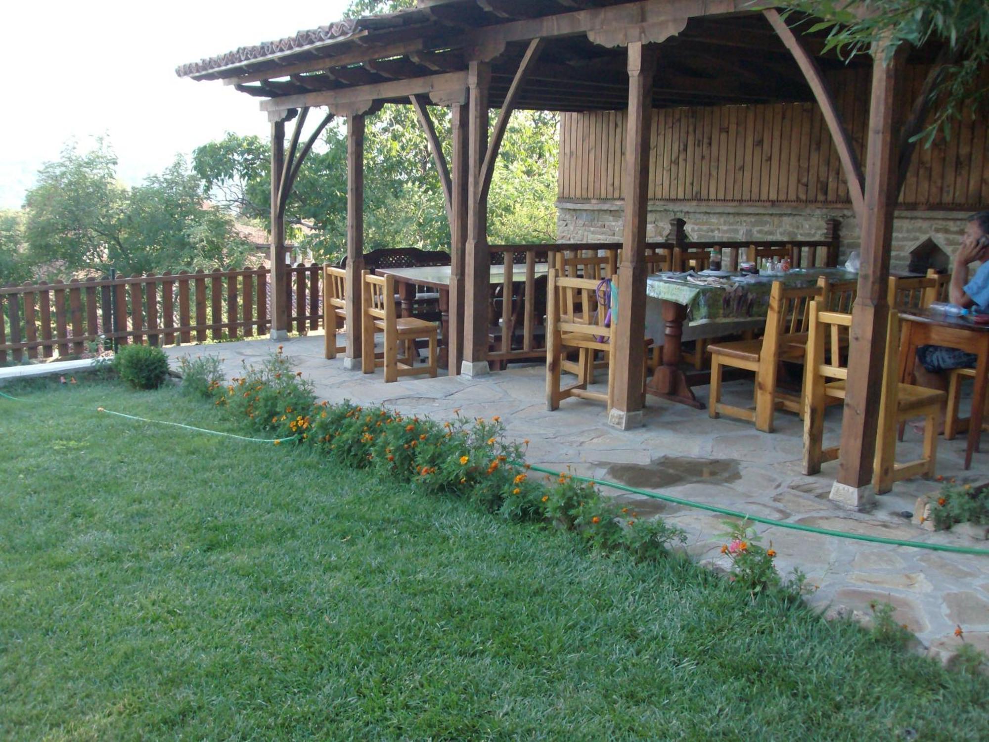 Guest House Zarkova Kushta زيرافنا المظهر الخارجي الصورة