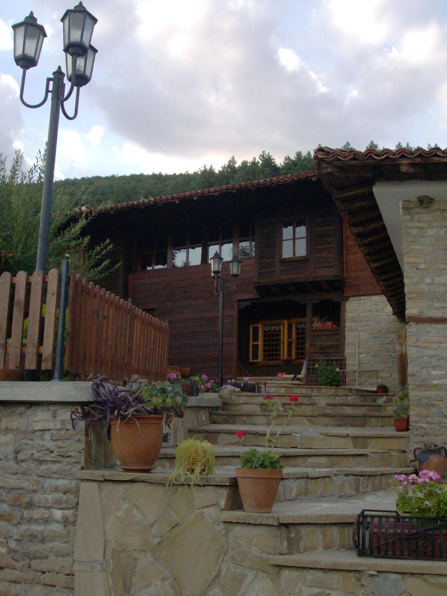 Guest House Zarkova Kushta زيرافنا المظهر الخارجي الصورة