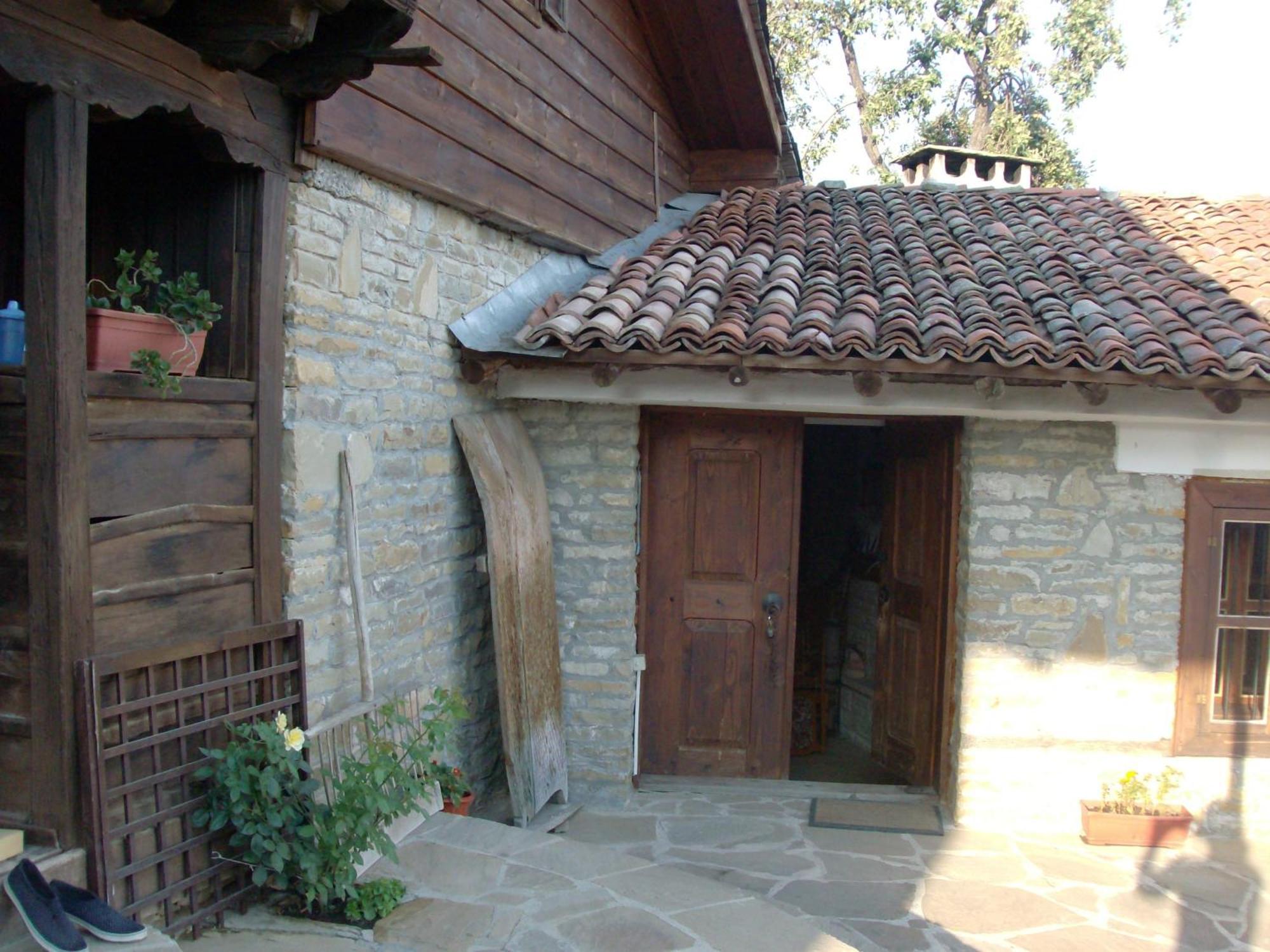 Guest House Zarkova Kushta زيرافنا المظهر الخارجي الصورة